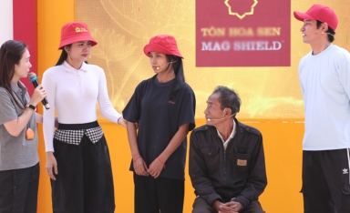 Huy Khánh cảm phục ông bà ngoại già yếu gồng gánh nuôi cháu mồ côi