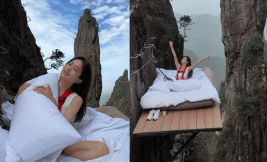 Du khách thử cảm giác mạnh trên chiếc giường lơ lửng bên mép vực