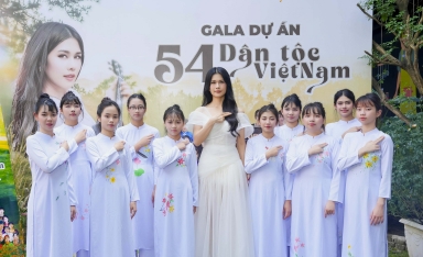 Phúc Anh đấu giá bức tranh “Hoa sen 54 dân tộc Việt Nam” vừa được xác lập kỷ lục!