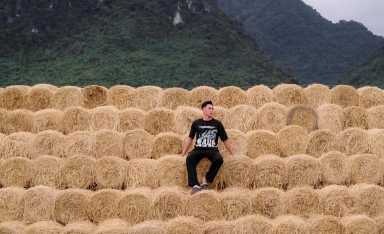 Thú vị điểm 'check-in' tết với 400 cuộn rơm tại Quảng Trị