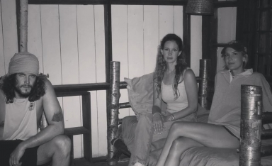 Sau nhiều lần “delay”, Lana Del Rey cuối cùng cũng phát hành single “White Feather Hawk Tail Deer Hunter”