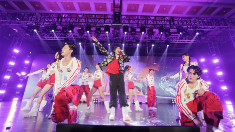 BamBam “thả thính” hát tặng fans Việt ca khúc Có hẹn với thanh xuân ở concert tại TP.HCM