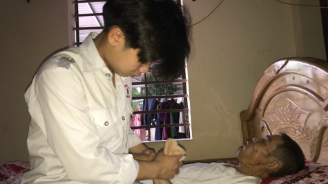 Con trai bị ung thư giấu giấy hẹn nhập viện để nhường cơ hội cho bố, cuối cùng bố vẫn bỏ em mà đi