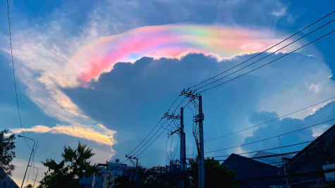 Hiện tượng mây ngũ sắc trên bầu trời Sài Gòn chiều nay nguyên nhân do đâu, có ảnh hưởng đến mắt?