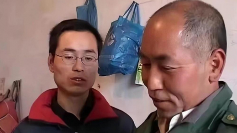 Câu chuyện có thật về người cha nghèo vay tiền cho con học ĐH, ra trường lương tháng 2 triệu khiến nhiều người chết lặng