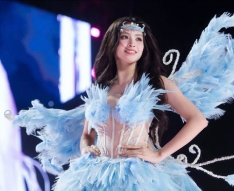 Hoa hậu Tiểu Vy xin lỗi sau tranh cãi liên quan đến sự kiện có logo ứng dụng cá cược