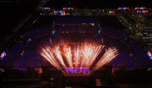 Y Concert: Tôn vinh Văn hoá dân tộc, kết nối các thế hệ nghệ sĩ là điểm neo khiến hàng ngàn người cùng hoà nhịp