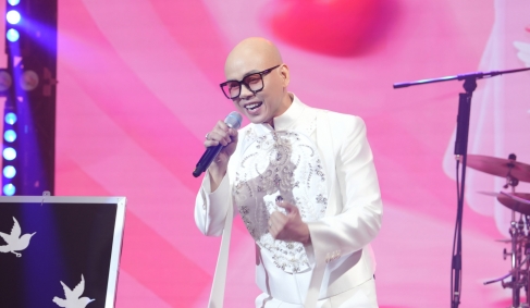 Phan Đinh Tùng kết hợp G-Ducky trong ca khúc năm mới “Happy New Year”