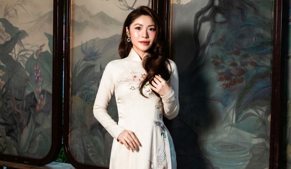 Hoa hậu Thanh Thảo đảm nhận vai trò vedette trong show diễn kỷ niệm 30 năm làm nghề của NTK Võ Việt Chung