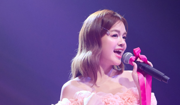 “Chị đẹp” Phạm Quỳnh Anh cuốn hút với visual baby ngọt ngào tại  “Gánh” fashion show