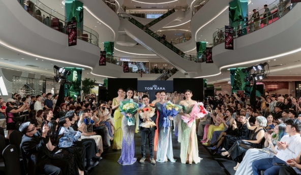 Á hậu Hoàng Nhung nói lý do làm vedette cho show diễn của NTK Tom Kara