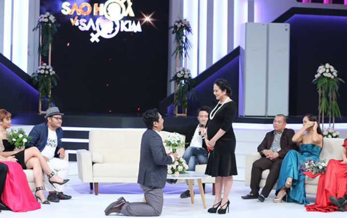 Thanh Thúy bất ngờ cầu hôn Đức Thịnh khi đang bầu 'vượt mặt' trên sóng truyền hình