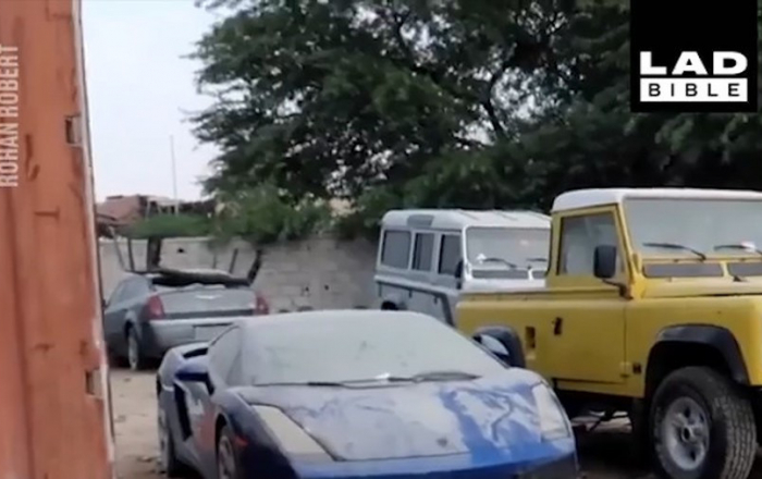 Lamborghini vứt chỏng chơ ở Dubai, bán xác chỉ 4.000 bảng Anh