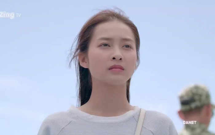 Khả Ngân thiếu cảm xúc khi diễn lại cảnh kinh điển của Song Hye Kyo