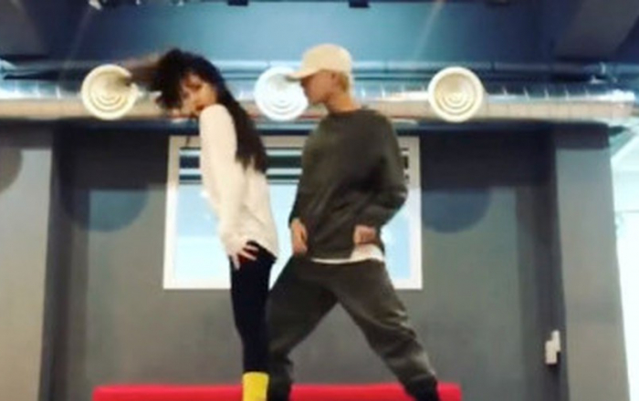 HyunA nhảy sexy cùng bạn trai