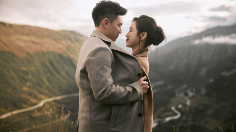 Lộ khoảnh khắc Hoa hậu Đỗ Thị Hà và ông xã tình tứ giữa trời Âu, khiến dân tình “tan chảy”