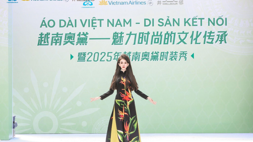 Văn Thị Tú Oanh - “Bông sen hồng” Đồng Tháp tỏa sắc giữa trời Bắc Kinh