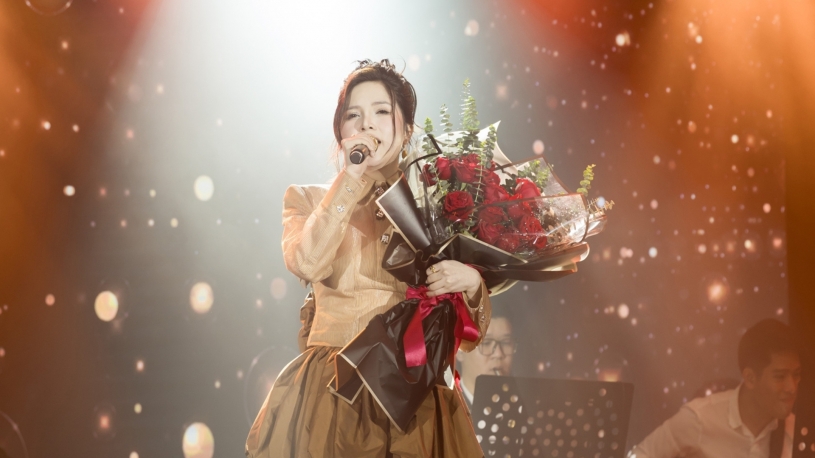 Hoàng Thủy: 'Danh hiệu Hoa hậu hay ca sĩ không chỉ để tỏa sáng dưới ánh đèn sân khấu'