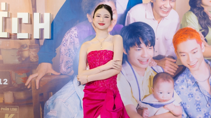 Nàng Mơ khoe nhan sắc trên thảm đỏ ra mắt phim đầu tay “Thế hệ kỳ tích”