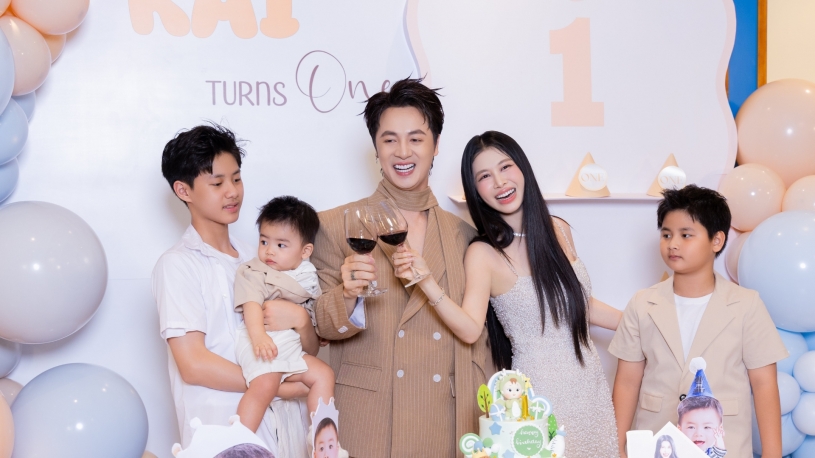 Khung hình viên mãn của gia đình anh tài Đăng Khôi được fan yêu thích