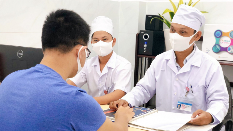 Đôi vợ chồng trẻ 'cầu cứu' bác sĩ vì lấy nhau 2 năm vẫn không biết làm 'chuyện chăn gối'