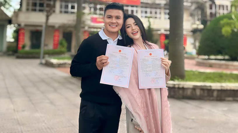 Quang Hải khoe đi đăng ký kết hôn với Chu Thanh Huyền, dàn cầu thủ vào “cảnh báo” chuyện lấy vợ cực hài hước