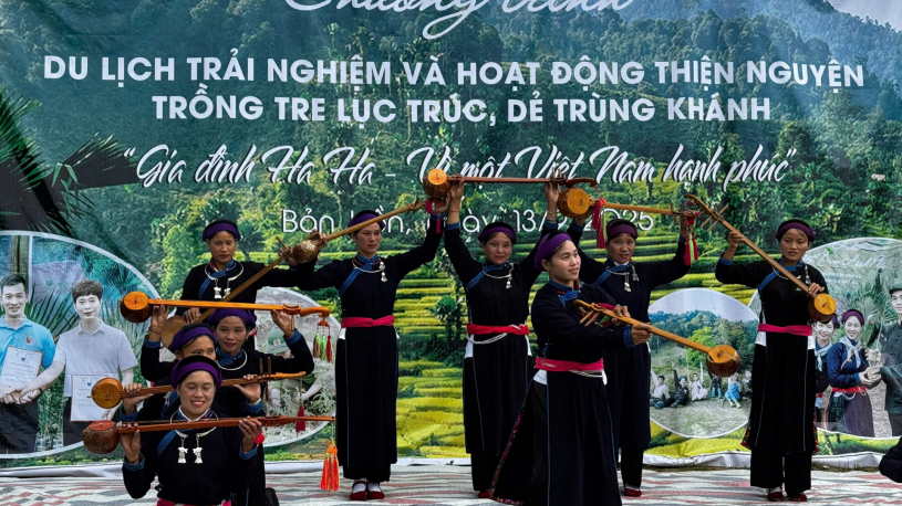 Bản Liền rộn ràng trong ngày hội trồng cây 'Gia đình Haha- Vì một Việt Nam hạnh phúc'