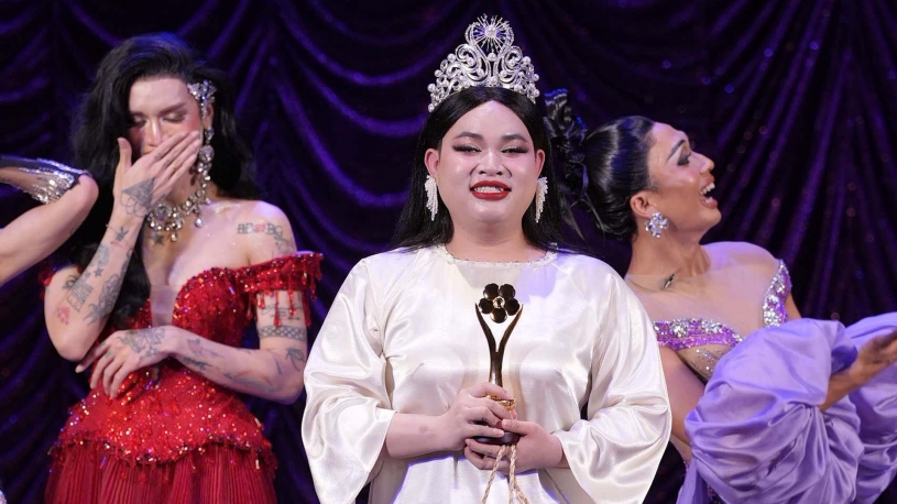 Bé 7 - Người đứng sau vở kịch “Đảo Hoa Hậu” vừa đạt giải Mai Vàng 2025 là ai?