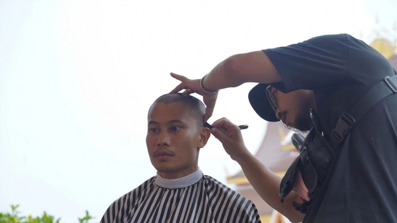 Diễn viên ‘Mưa đỏ’ tiết lộ lý do cạo trọc đầu, học tiếng Lào