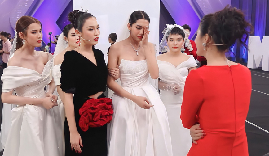 Học trò khóc nức nở vì sai sót, Thuỷ Tiên phải xin lỗi nhà tài trợ