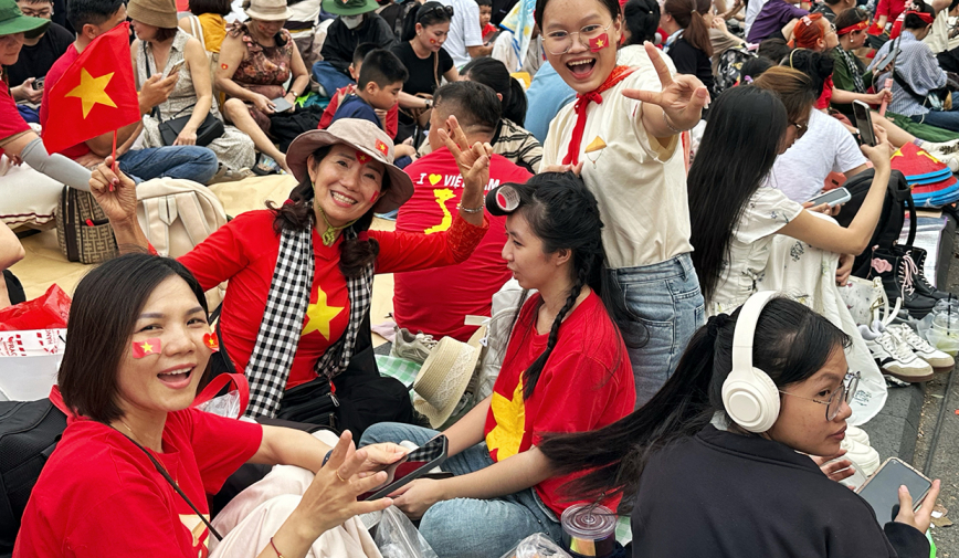 Ngay lúc này: Cảnh tượng khiến nhiều người 'choáng' vì 'chưa từng thấy' ở bến Bạch Đằng