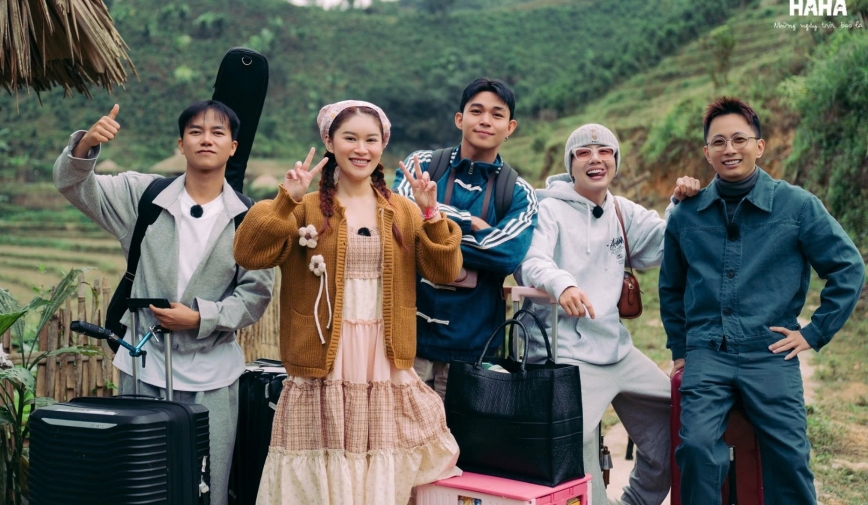 Gia Đình HaHa tập 16: Út Khánh “lộ chiêu” dùng “font bạc” để được khen, Anh Ba Nam căng thẳng ra mặt