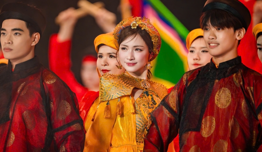 Hòa Minzy chấp nhận bù lỗ concert, gặp chấn thương khi mạo hiểm đu dây trên sân khấu