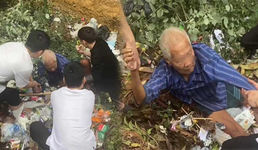 Ông cụ nhặt ve chai bất cẩn rơi xuống hố rác, kêu cứu mãi mới được trợ giúp