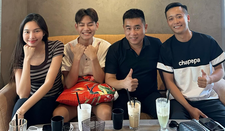 Thùy Tiên chủ động đăng hình hội ngộ Quang Linh Vlog, 'đàng trai' đăng ảnh trái ngược