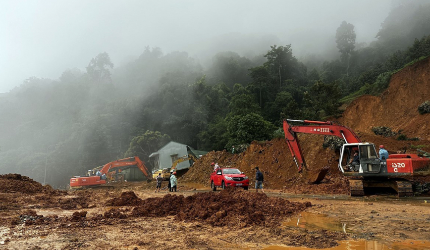 Chiến sĩ CSGT hy sinh trong vụ sạt lở đèo Bảo Lộc: 'Thiệp cưới đã phát nhưng anh đi không về'