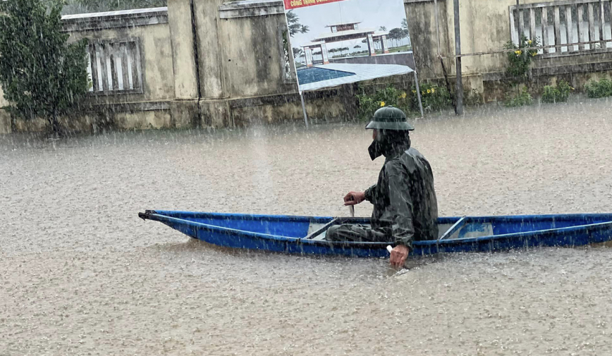 Mưa lớn và ngập lụt ở các tỉnh miền Trung kéo dài đến khi nào?