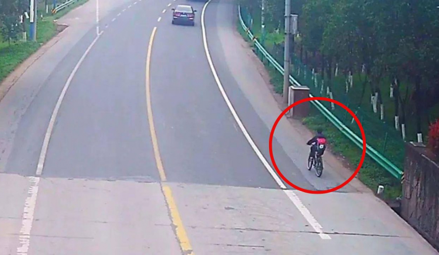 Cậu bé đạp xe 130km tới mách bà ngoại chỉ vì lý do bất ngờ này