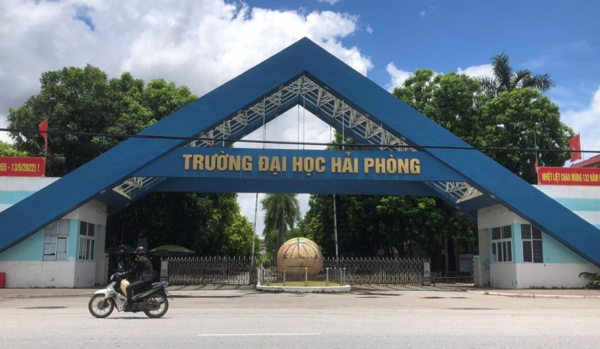 Nam sinh “tá hỏa” vì đã học được 2 năm lại bị trường đột ngột huỷ kết quả trúng tuyển