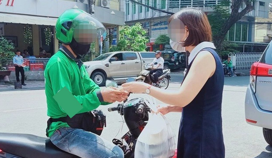 Tặng đồ ăn cho shipper, cô gái bất ngờ bị dằn mặt vì nghi là tiểu tam