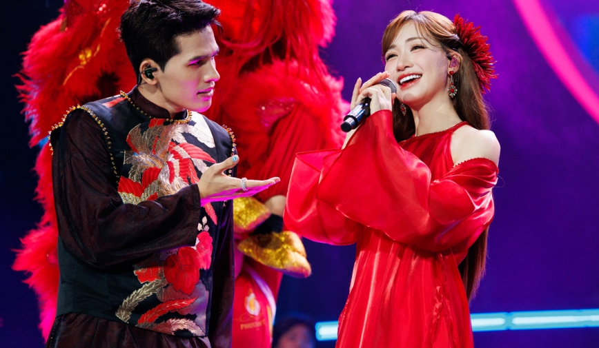 Hòa Minzy là khách mời bí mật giờ chót, diễn loạt hit cùng Quốc Thiên tại Live Concert SKYNOTE 2025