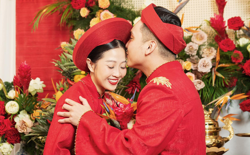 Lễ gia tiên của MC Liêu Hà Trinh, cô dâu mang cảnh Sài Gòn xưa vào ngày vui