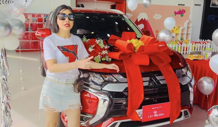 Cát Phượng tiết lộ vay ngân hàng để mua xe bạc tỷ sau tuyên bố về chuyện tái hôn