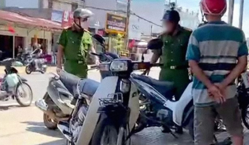Mang vàng giả vào lừa chủ tiệm vàng, thanh niên nhận cái kết đắng