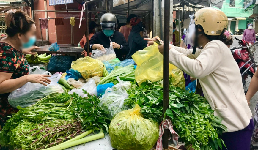 Nữ y tá khuyên không nên mua rau ở 1 quầy hàng 2 lần, bí quyết để bảo vệ sức khỏe ít ai biết?