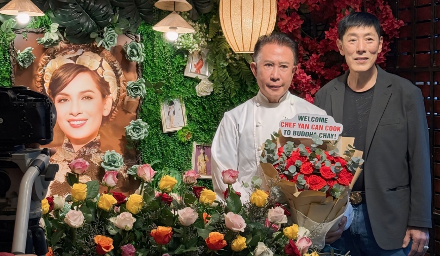 'Vua đầu bếp' Yan Can Cook xúc động trước di ảnh của Phi Nhung, dạy các con nói 'cảm ơn mẹ Phi Nhung'