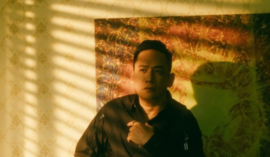 Sau thời gian dài vắng bóng, “thợ hát” Duy Mạnh trở lại với bài hát mới mang tên “Họa Sĩ Điên”