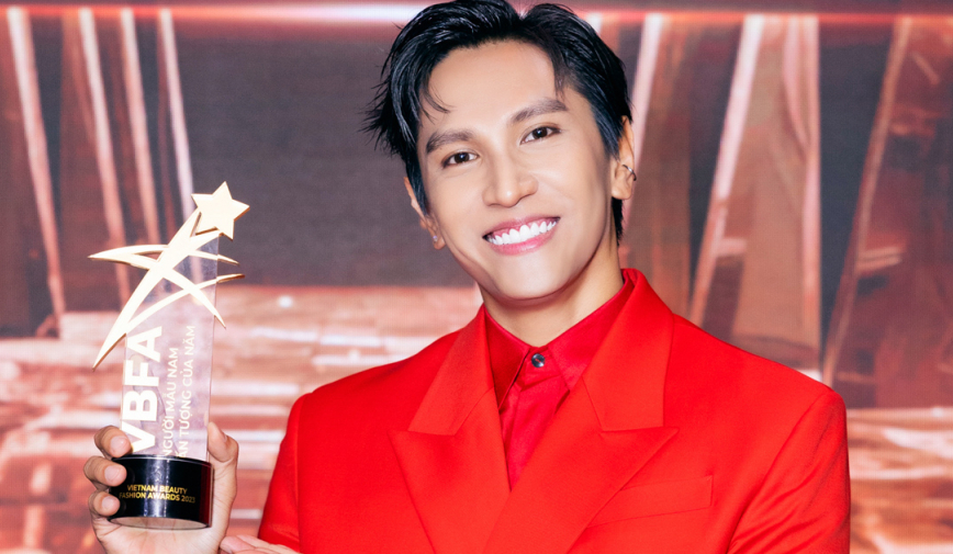 Nguyễn Bảo Sơn giành giải Người mẫu ấn tượng của năm tại Vietnam Beauty Fashion Awards 2023