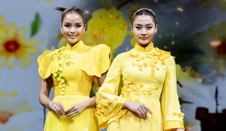 Ngọc Châu, Xuân Hạnh cùng Miss World Australia 2019 trình diễn áo dài của NTK Trần Phương Hoa tại Úc