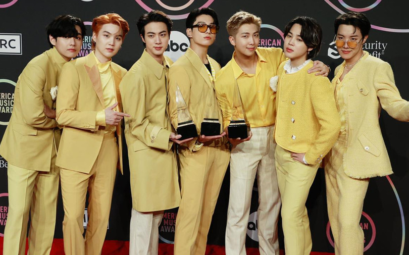 BTS làm nên lịch sử khi thắng giải 'Nghệ sĩ của năm' tại American Music Awards 2021
